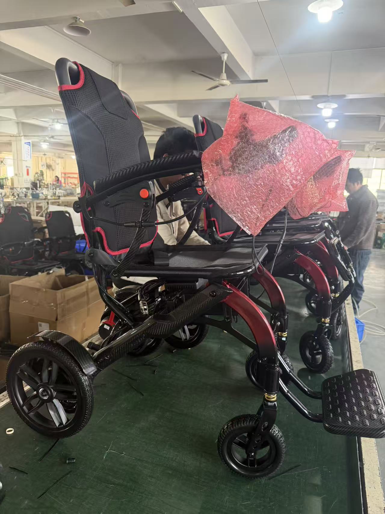 MN04 Lightweight Semi Carbon Fiber Aluminum Alloy Electric Wheelchair