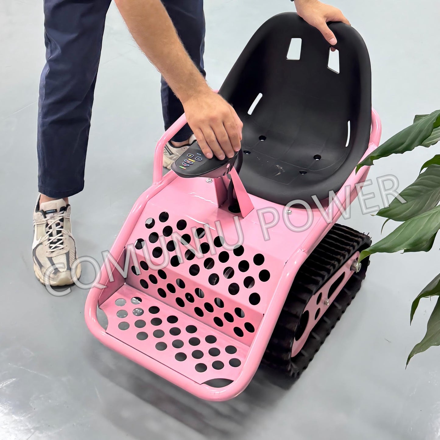 MN-GK01 Mini Electric Tracked Tank Drivable Vehicle Amusement Rides Park Go-Kart All Terrain Go Kart for Kids