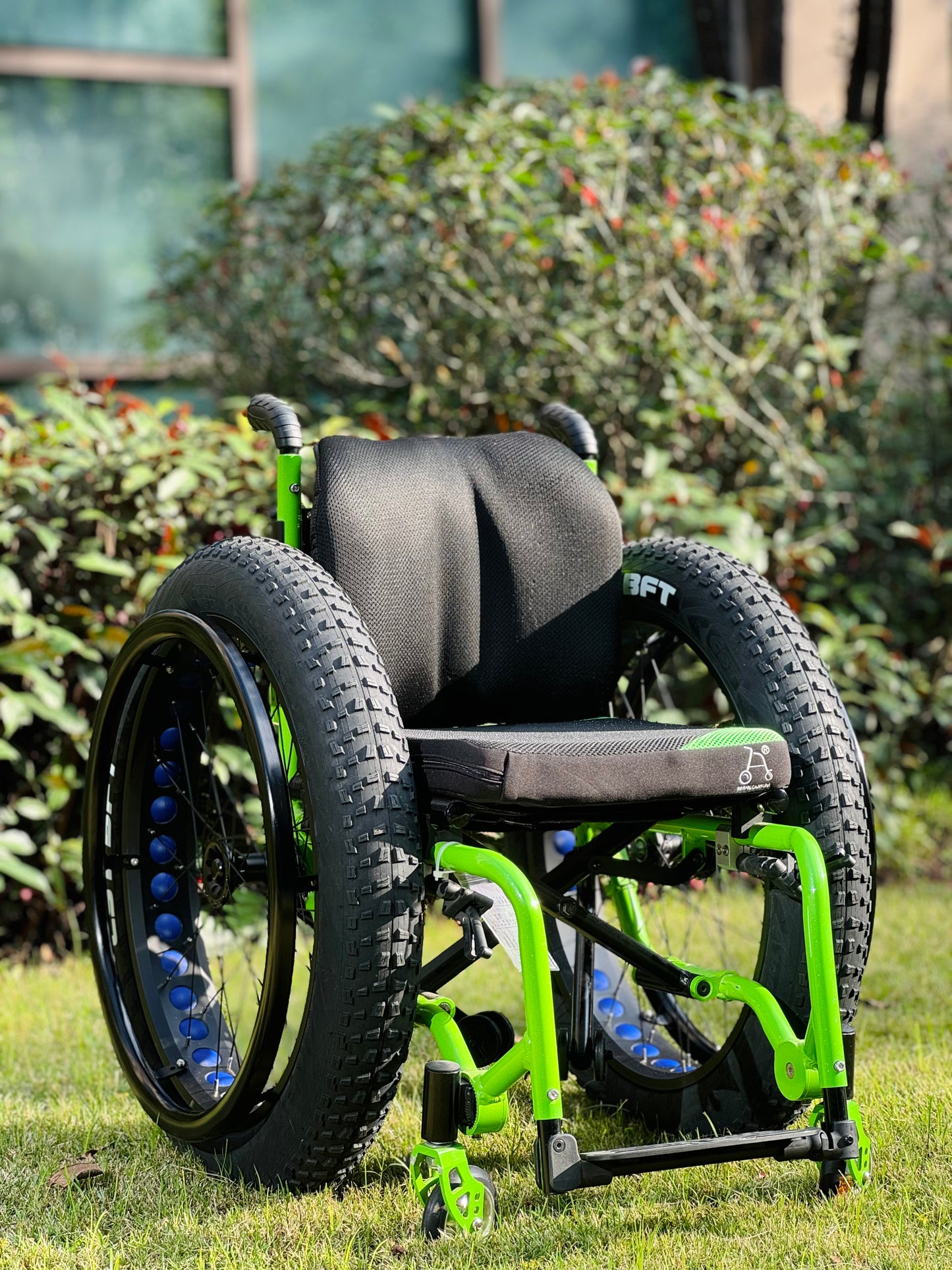 MN-BWR01 Wheelchair Parts 24 Inch Wheelchair Rear Wheel Beach Fat Tire for Wheelchair