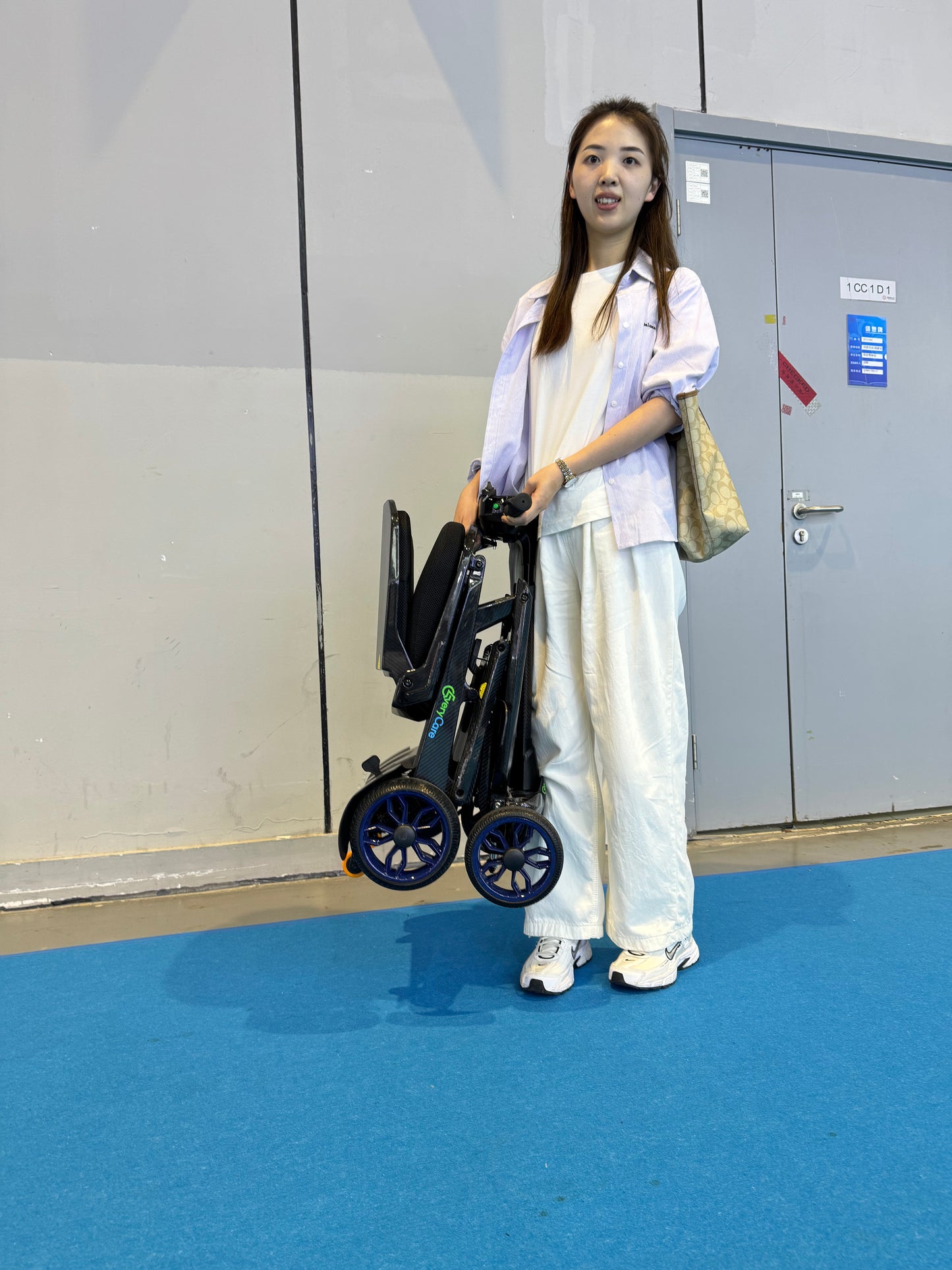 MNS2501 14.5kg Ultra Lightweight All Carbon Fiber Electric Mobility Scooter Folding Travel Handicapped Scooter for Disabled