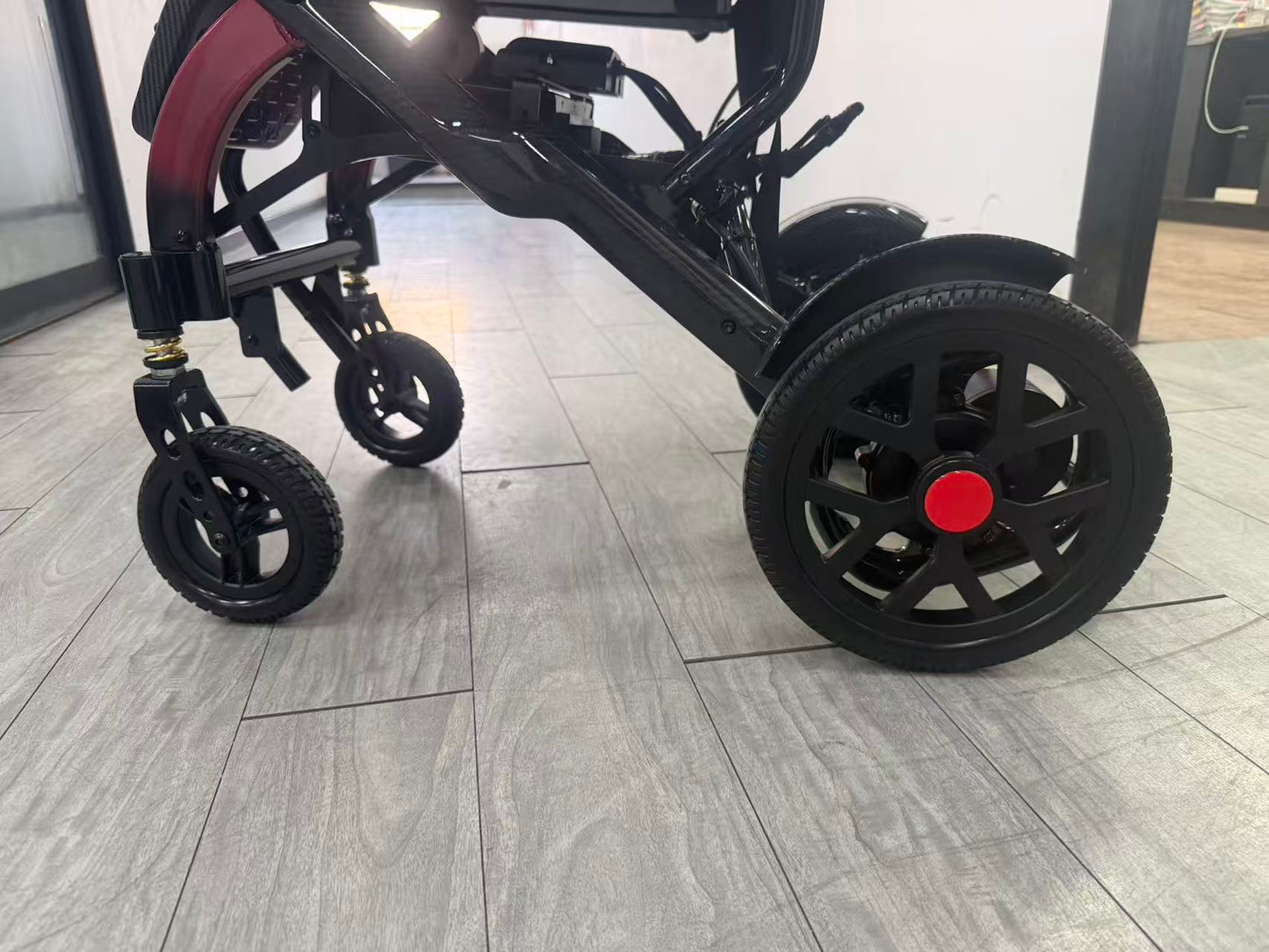 MN04 Lightweight Semi Carbon Fiber Aluminum Alloy Electric Wheelchair