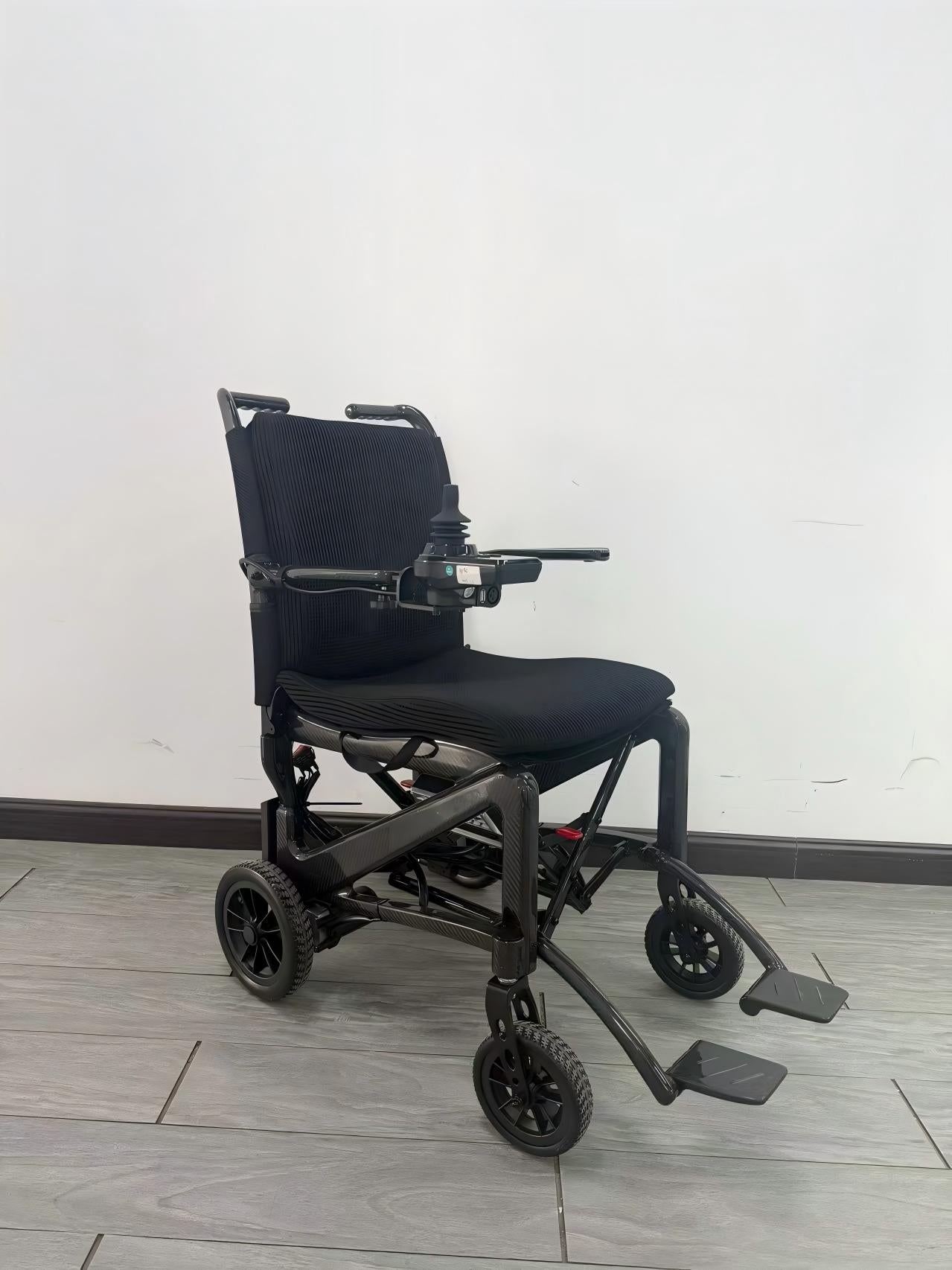 MNT8 9.8kg Ultra lightweight Carbon Fiber Electric Wheelchair