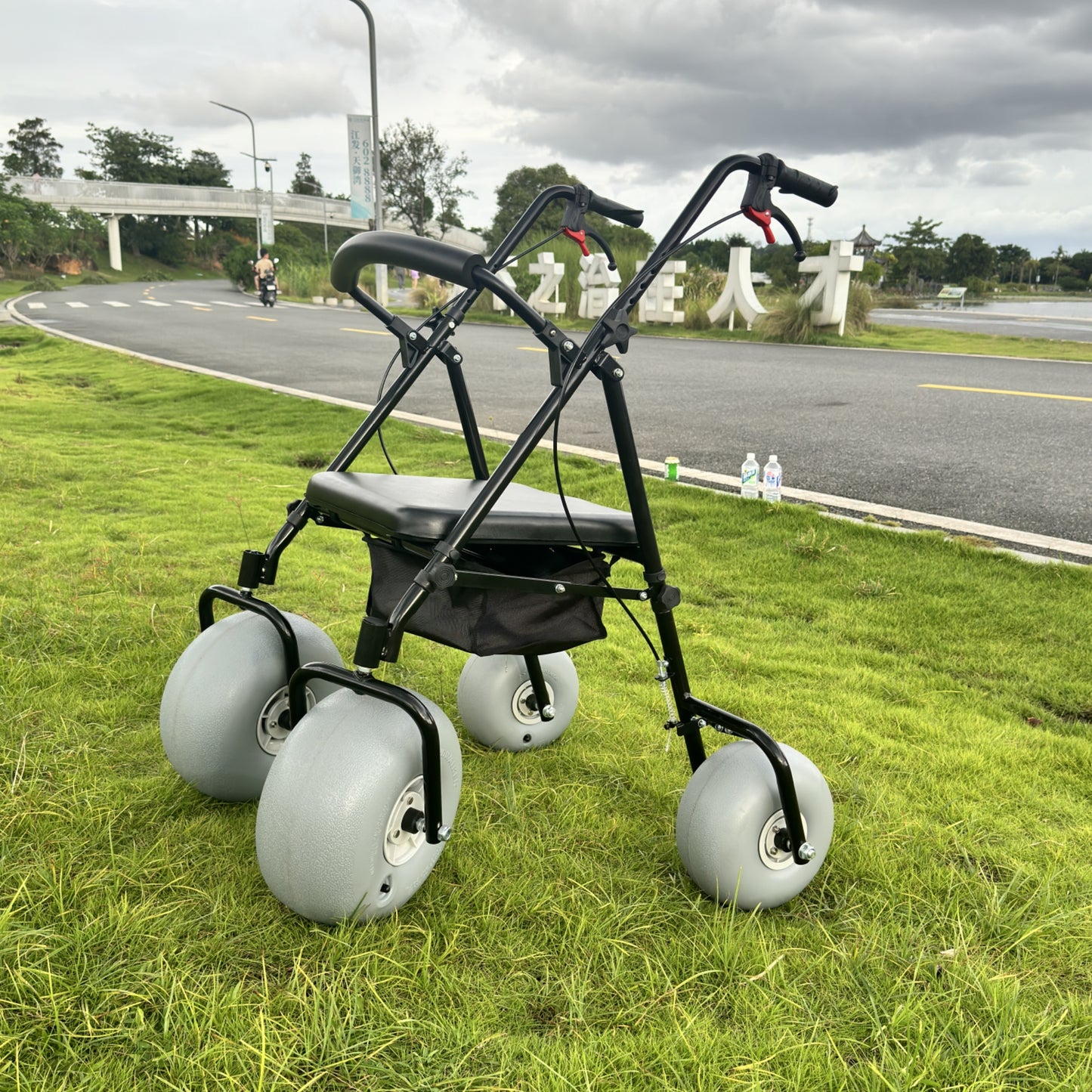 MN-ST04 All Terrain Aluminum Beach Rollator for Sand Beach Walker Rollator Conversion Kit
