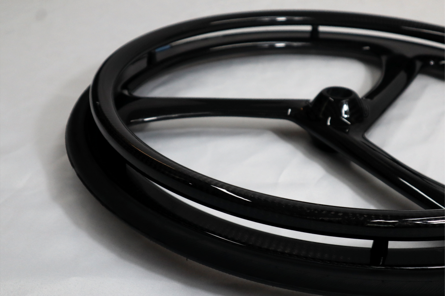 MN20-R7C Wheelchair Parts 24 Inch Carbon Fiber Manual Wheelchair Rear Wheel Tyre