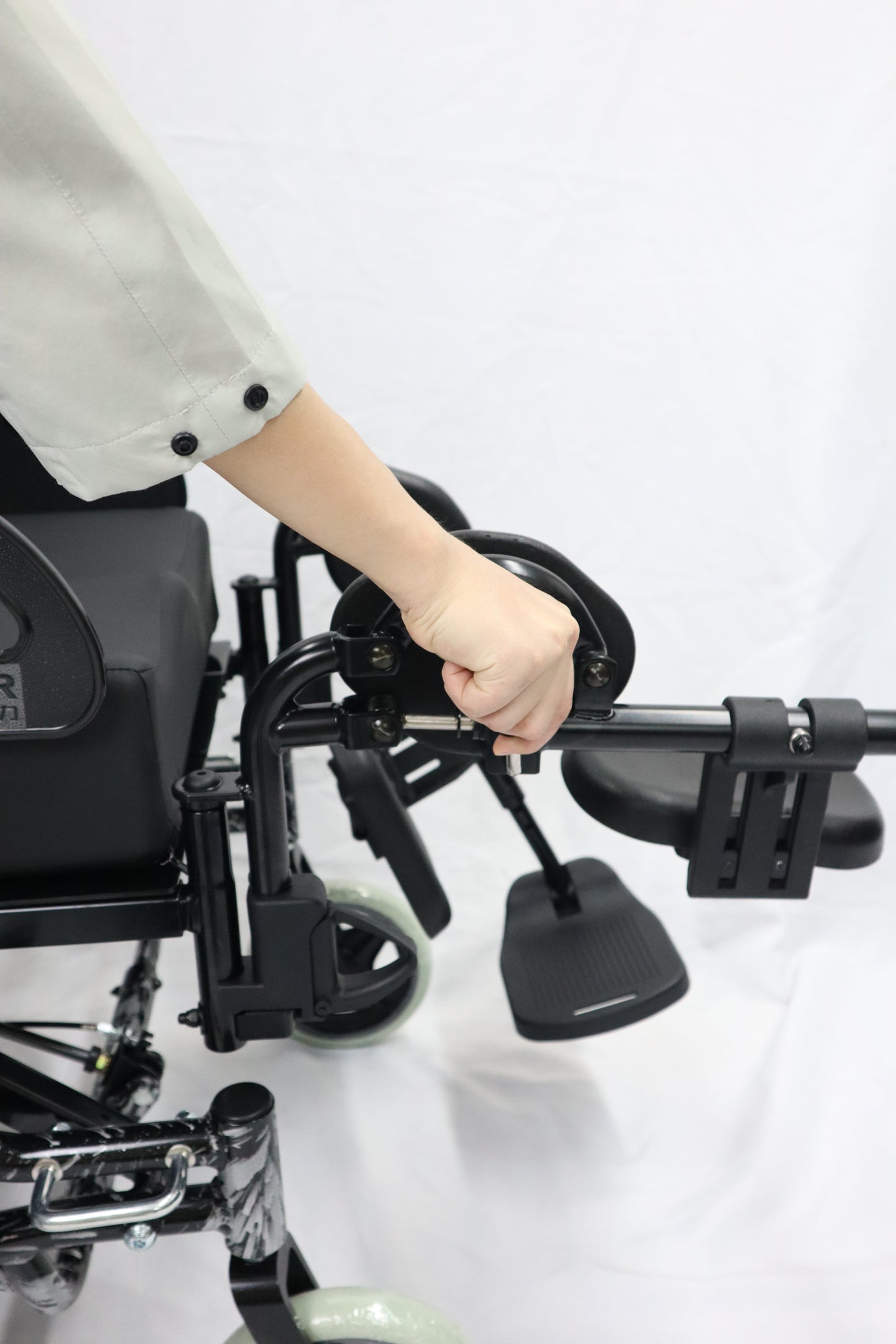 MN10 High Back Manual Tilt Wheelchair