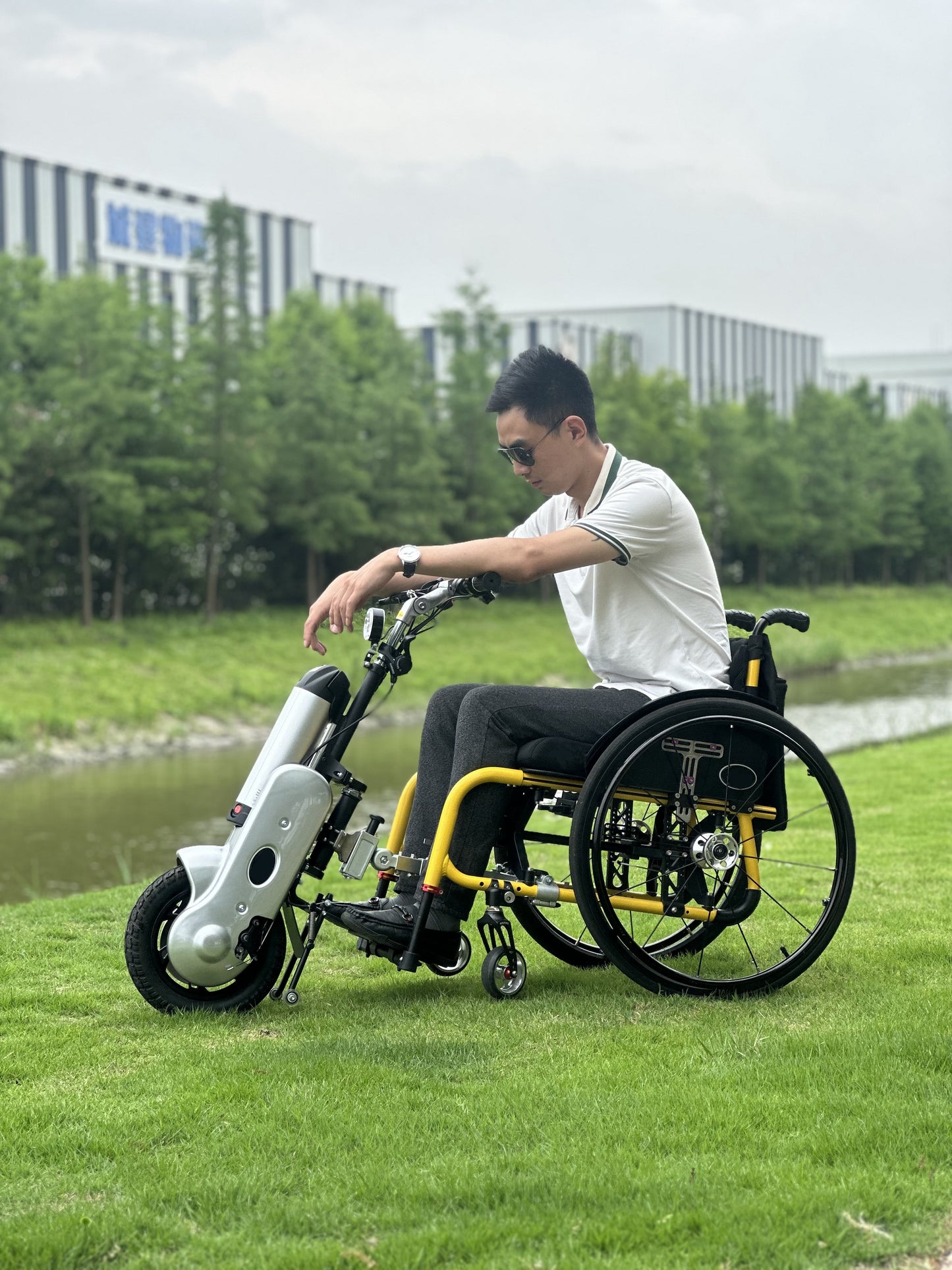 MP-Q1 400W Electric Handcycle Wheelchair Attachment Wheelchair Handbike Conversion Kit